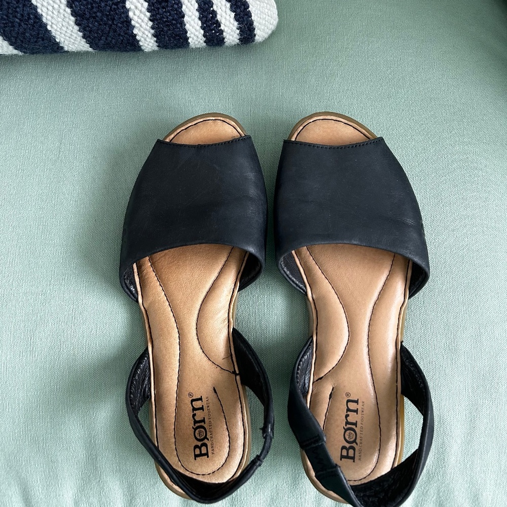 Born Black Inlet Sandals size 7